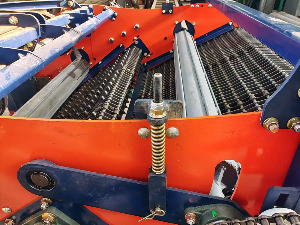 新型多功能药材收获机 板蓝根收获现场 洋姜收获机 柴胡收获机 不用人工捡拾-新乡疯狂的猴子游戏网站